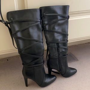 Vince Camuto size 7M/37 brand New color Black,